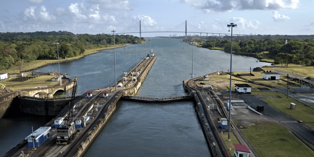 Canal de Panamá reducirá tránsito diario de buques por sequía de El Niño