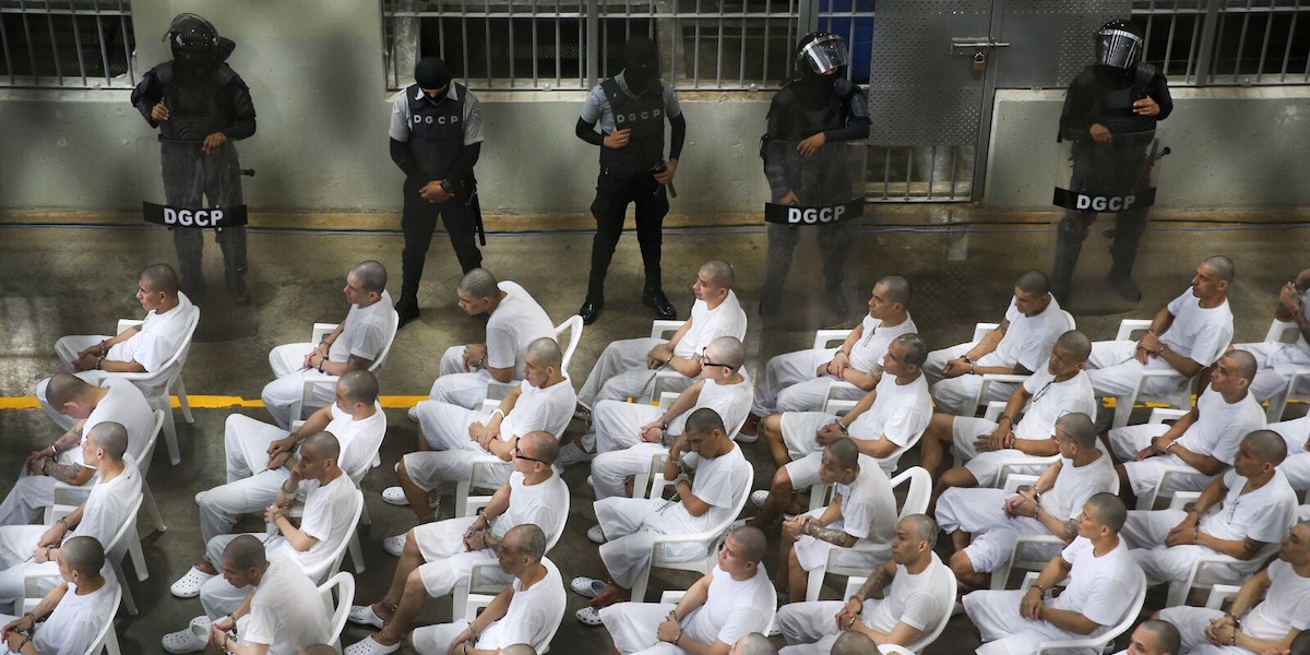 El Salvador mantiene sin juicio a casi 82 mil detenidos durante el régimen