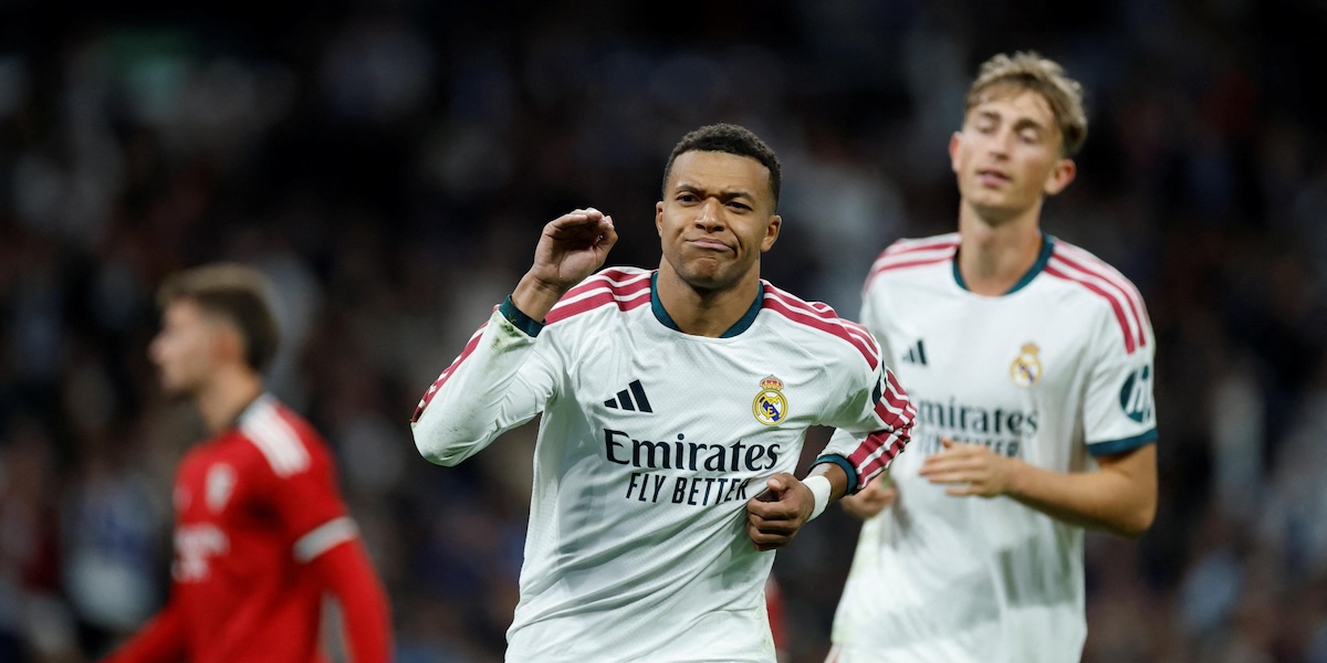 Real Madrid derrota al Sevilla entre protestas de aficionados contra Tebas